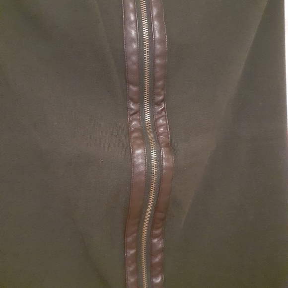 Pretty skirt - Picture 2 of 3